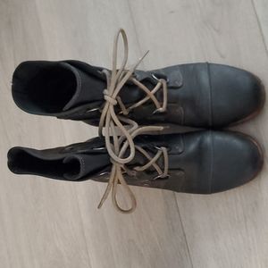 (Sorel) Joan of Artic Black Leather Wedge Boot 7.5